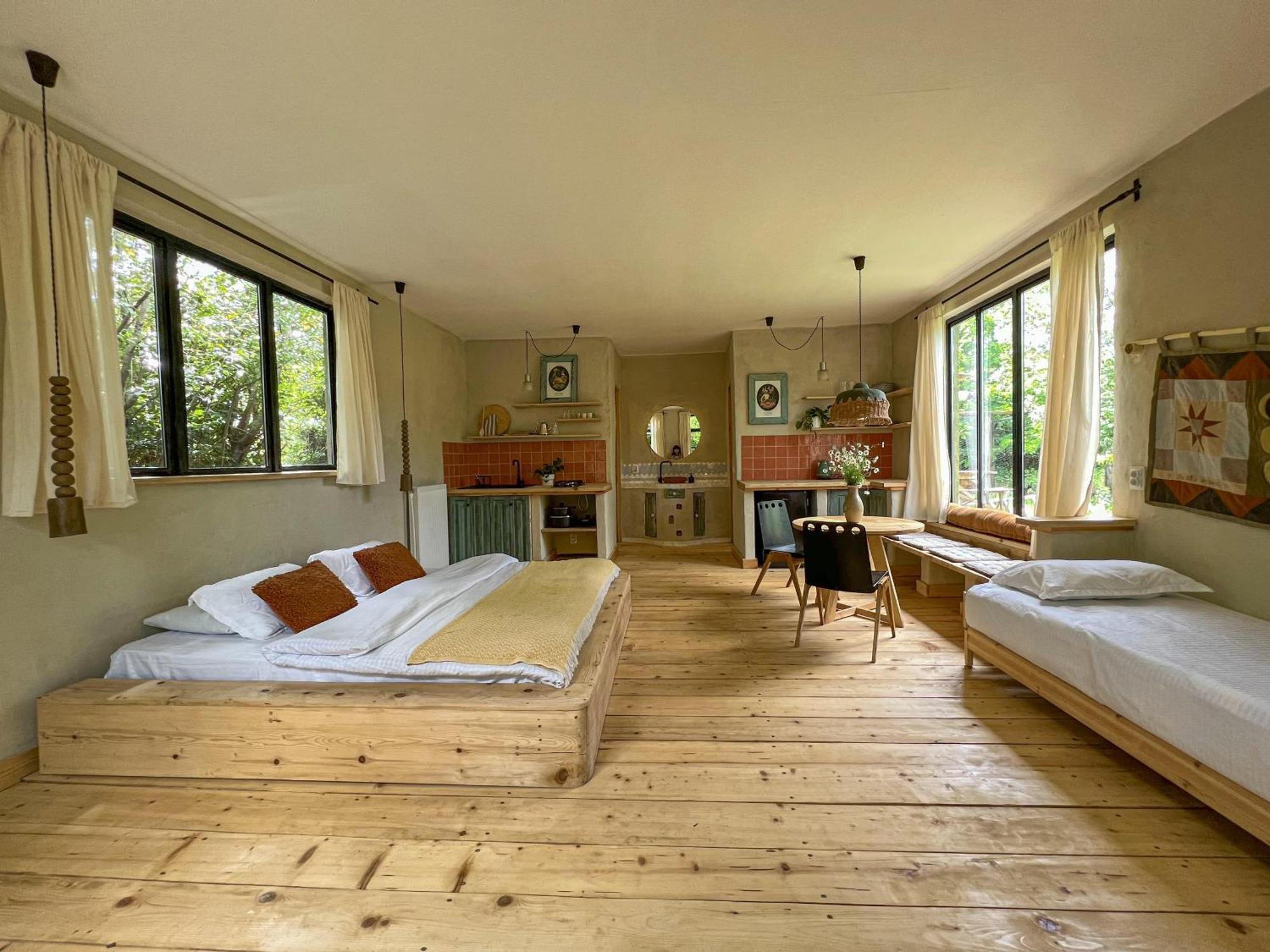 Karma Hostel Martvili Exteriör bild