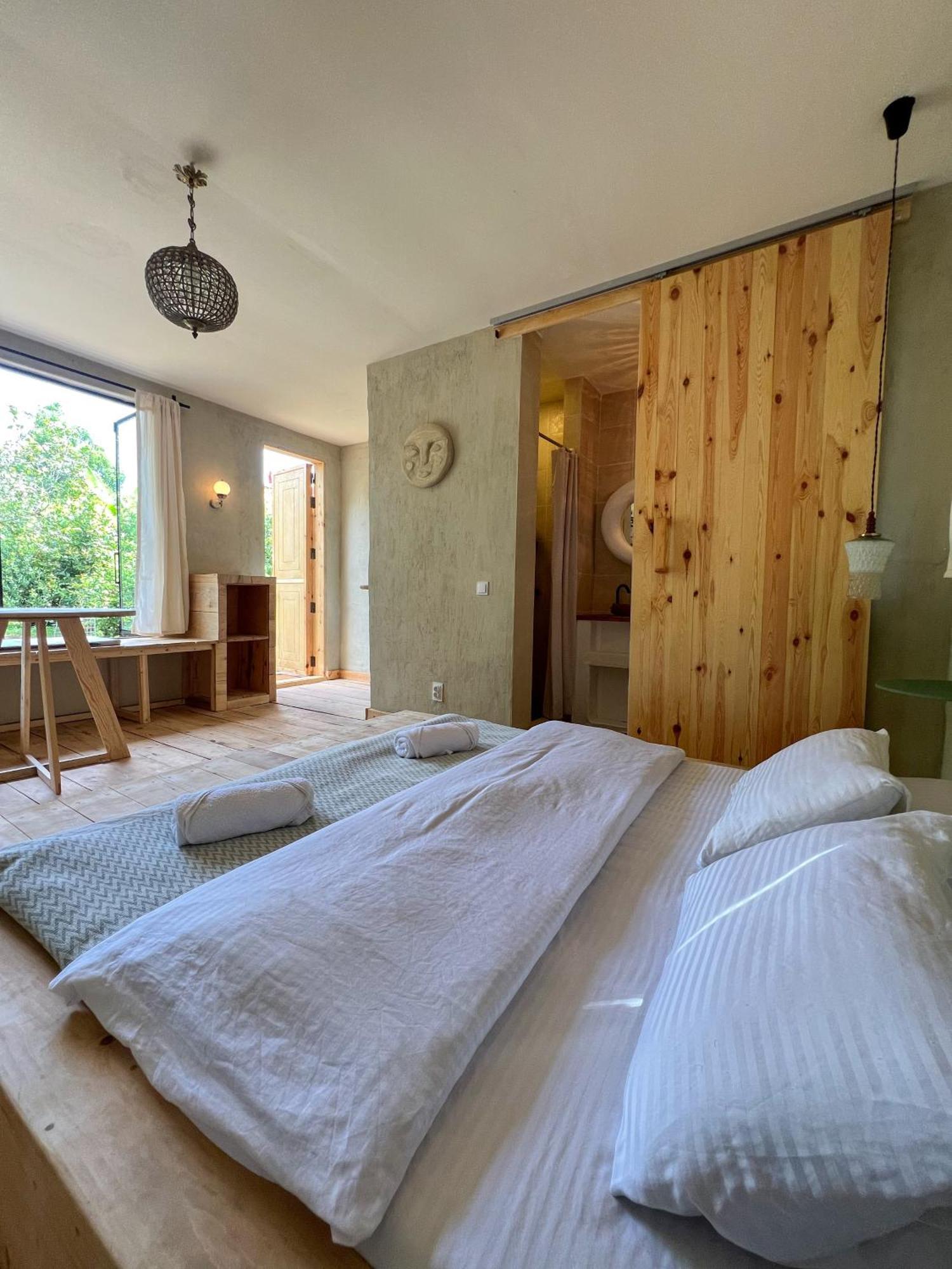 Karma Hostel Martvili Exteriör bild