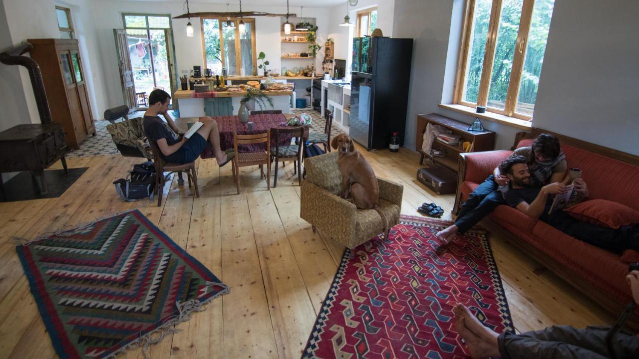 Karma Hostel Martvili Exteriör bild